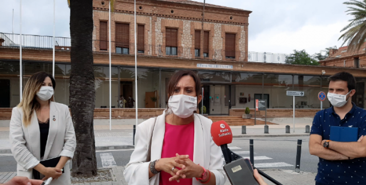 Sonia Sada, Marta Farrés i Pol Gibert a l'Hospital Taulí després de la reunió amb la direcció del centre | Cedida