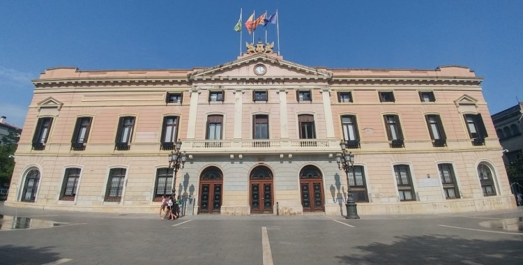 Exterior de l'Ajuntament de Sabadell/ Arxiu