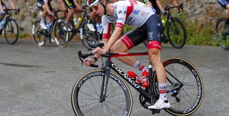 De la Cruz va anar per terra en l'accidentat primer dia de Tour | Team Emirates