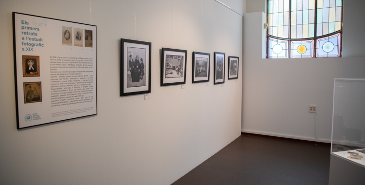 L'exposició 'Fotografies en família' és una de les que s'ha inaugurat avui | Roger Benet