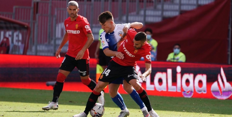 Aarón Rey, lluitant una pilota | RCD Mallorca