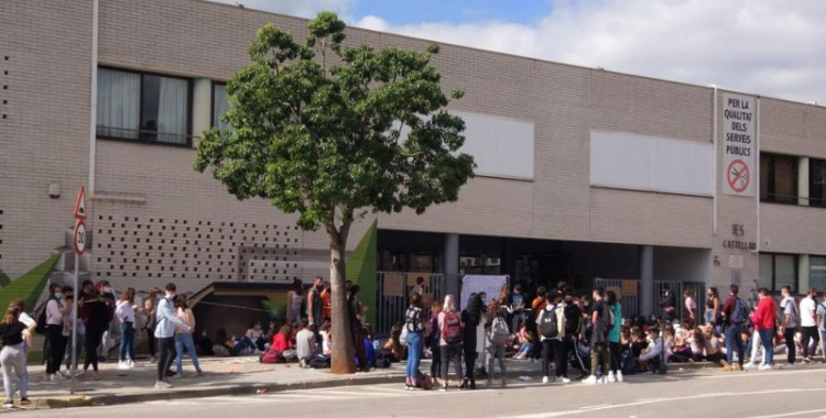 Mobilització a l'exterior de l'Institut de Castellar/ Cedida