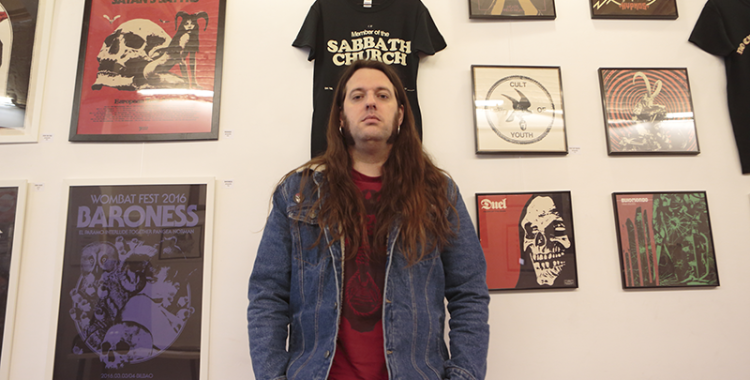 Pol Abran, dissenyador de Branca Studio: "Treballem amb bandes locals de Sabadell i amb grups que hem admirat sempre com Black Sabbath, Queens of stone age o Germans Cavalera"Imatge: Eduard Tuset