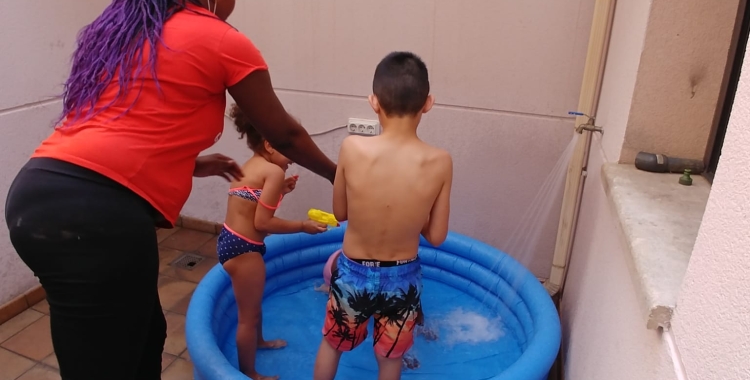 Després d'un any en marxa, l'Associació Ningú Sense Sostre veu perillar el projecte 'EVA' que atén 3 mares i 6 nens 