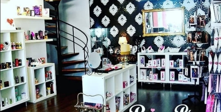 La botiga 'Reina Pícara' celebra els 10 anys d'història, apostant per l'educació sexual i afectiva 