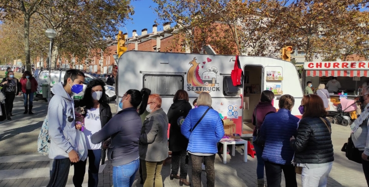 Plaers infinits: Elisabet Dionís, educadora sexual: "Visitar els diferents mercats ambulants ens ha permès arribar a una altra part de la població, a persones de més de seixanta anys"