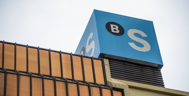 Exterior de la seu de Banc Sabadell a la ciutat/ Roger Benet