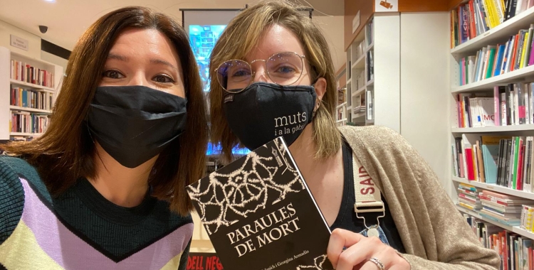 'Poemes de mor' recull la traducció de poemes escrits per assassins en sèrie com  Ted Bundy o  Bonnie Parker