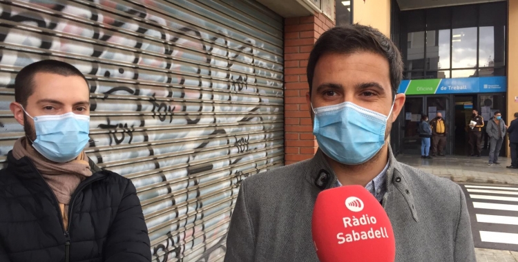 Els regidors Eloi Cortés i Pol Gibert durant la roda de premsa d'avui | Ràdio Sabadell