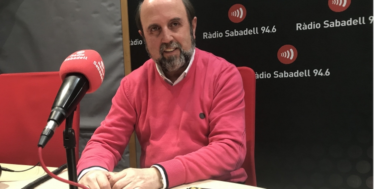 Miquel Sagarra en una imatge d'arxiu a l'estudi de Ràdio Sabadell