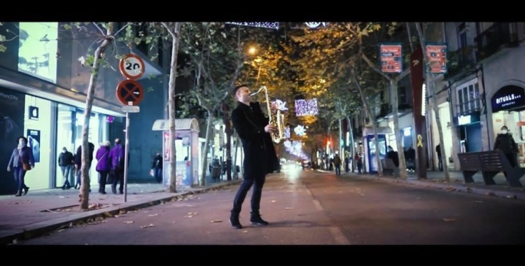 David Merino, saxofonista: "Abans de publicar el videoclip 'Sent el Nadal a Sabadell' jo esperava arribar a les 150 visualitzacions i ja portem 17.000" 