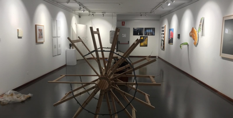 El cub blanc:  L’Acadèmia de Belles Arts de Sabadell inaugura la sisena edició de l’Art Emergent Sabadell  amb  una trentena d'obres