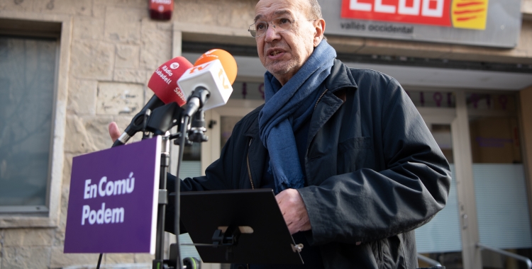 Joan Carles Gallego, davant la seu de CCOO a Sabadell/ Roger Benet