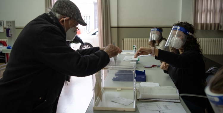 Un ciutadà votant/ Roger Benet