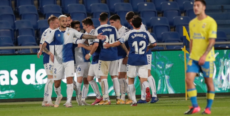 Pinya dels jugadors arlequinats celebrant el gol | CES