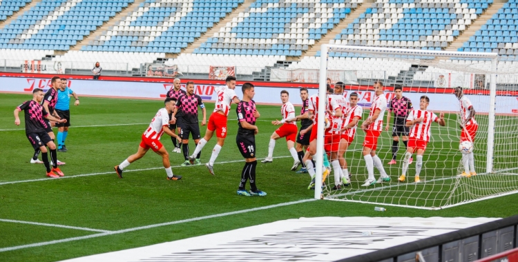 Ocón Arráiz observa l'execució del lliure indirecte de Juan Hernández a Almería | LaLiga