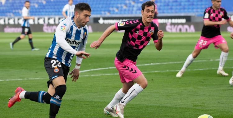 Josu Ozkoidi amb Adri Embarba dissabte a l'RCDE Stadium | Roger Benet