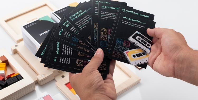 Mnéme, una eina ludíca per estimular les capacitats cognitiva i l'homenatge d'un fill a un pare amb demència 