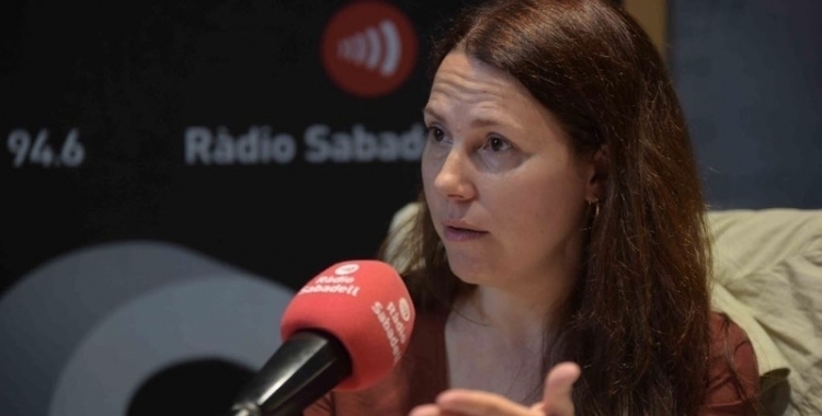 La Síndica, als estudis de Ràdio Sabadell, en una imatge d'arxiu/ Roger Benet