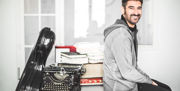 Jordi Campoy, músic i escriptor: "He convertit les meves aficions en els meus oficis"