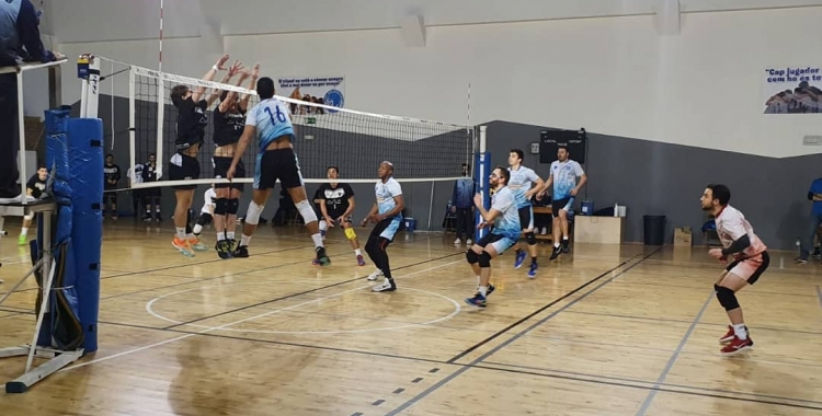 Acció d'atac del Club Natació Sabadell contra l'Aula | @cnsvolei