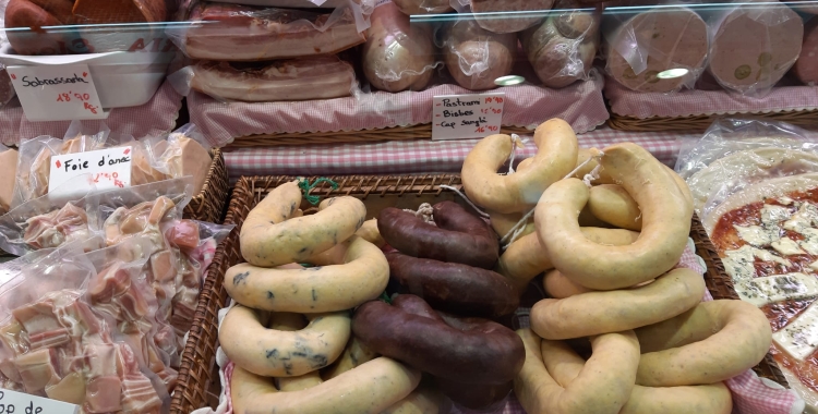 Dijous Gras o Dijous Llarder és el dia que marca l'inici del Carnestoltes