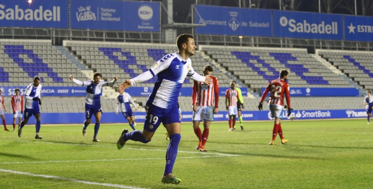 Guruzeta celebra el gol de la primera volta a la Nova Creu Alta | CES