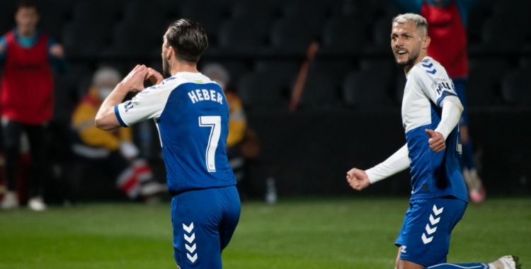 Heber, celebrant el gol de penal a Castàlia | Roger Benet