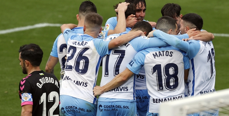 Els jugadors del Málaga celebren un dels gols del partit | LaLiga