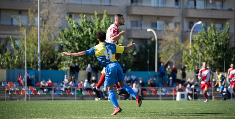 Acció del partit contra l'Escola Esportiva Guineueta | Roger Benet