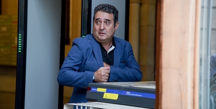 Manuel Bustos, sortint dels Jutjats | Roger Benet