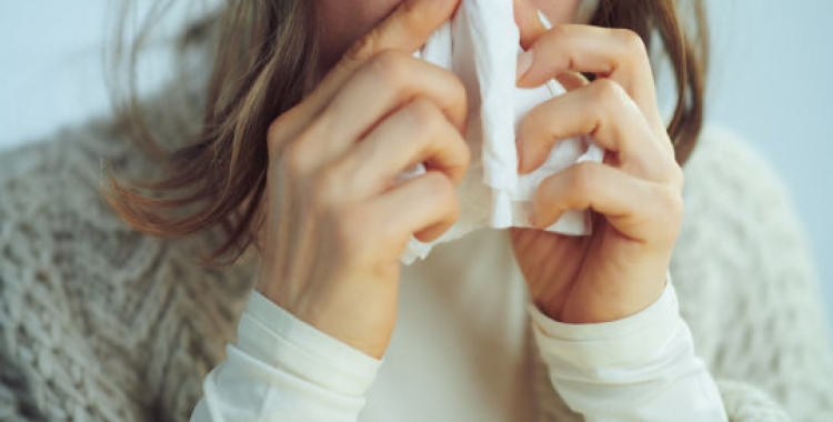 Una dona amb congestió nasal/ Alliance 