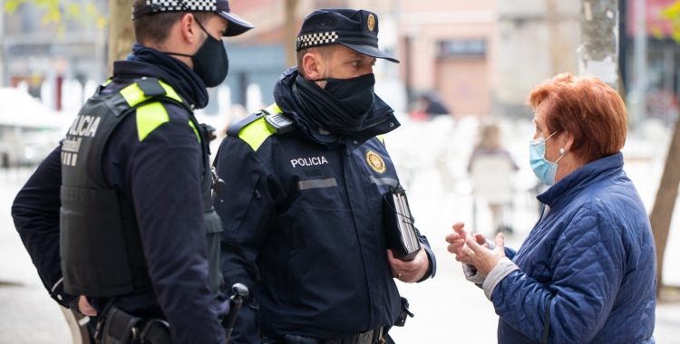 Dos agents de la nova Divisió de Policia de Districte | Roger Benet