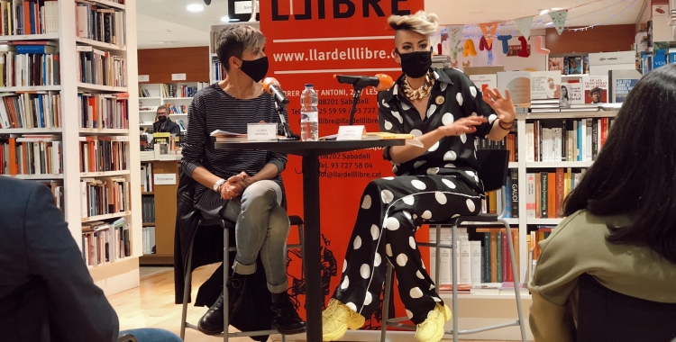 Clara Borrell i Marta Pontnou a la presentació de l'obra a La Llar del Llibre | Jordi Ramoneda