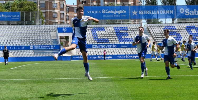 El juvenil arlequinat celebra el 4-0 | Críspulo Díaz