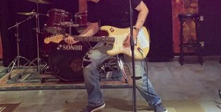 Miki Fernández presenta el seu single 'Te echo de menos'