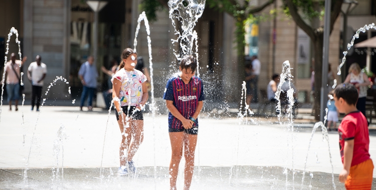 Els experts recomanen mullar-se amb aigua fresca per combatre la calor | Roger Benet