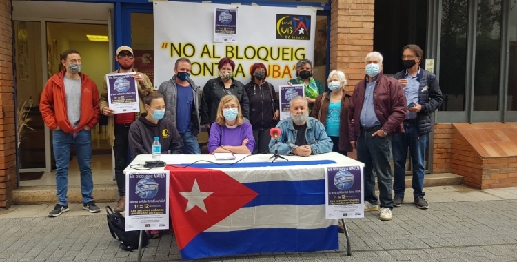 El Casal Cubà presentant la campanya de recollida de xeringues | Arxiu