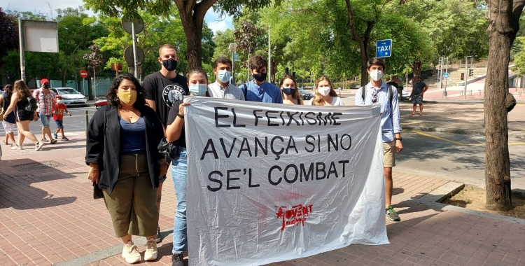 Membres de Jovent Republicà a les portes dels jutjats de Sabadell | Núria García