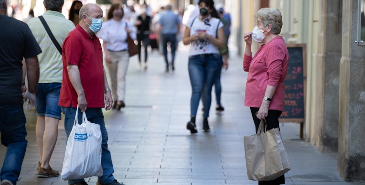 Vianants, a Sabadell, amb mascareta/ Roger Benet