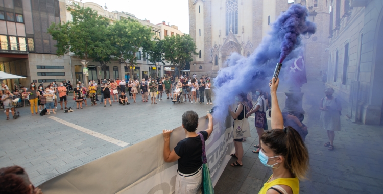 Un instant de la concentració plaça Sant Roc/ Roger Benet