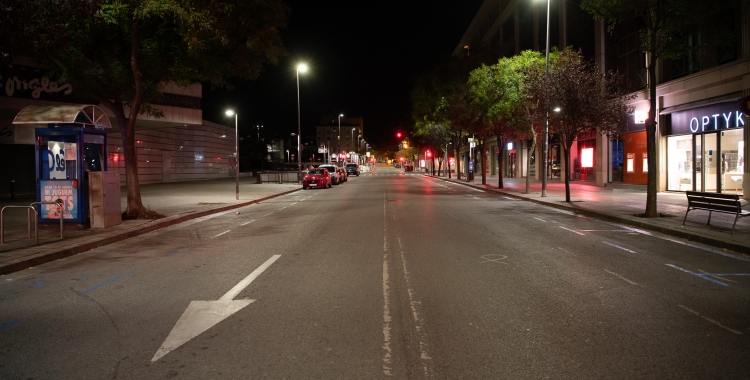 Els carrers de la ciutat, buits durant el toc de queda/ Roger Benet