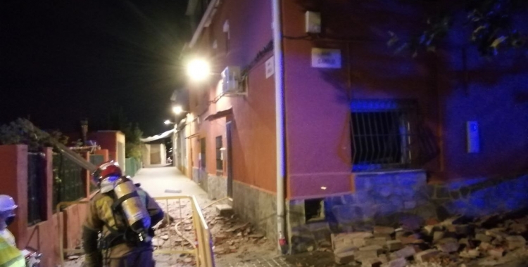 Explosió de gas a l'interior d'un habitatge de Sabadell amb ferits per cremades lleus | Bombers