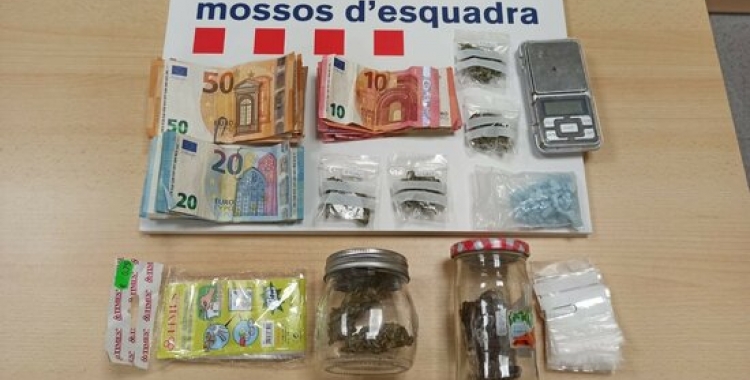 Material requisat per la policia/ Mossos