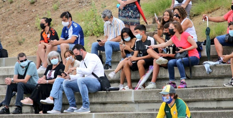 L'afició a Sant Oleguer presenciant el partit un any i mig després | CES