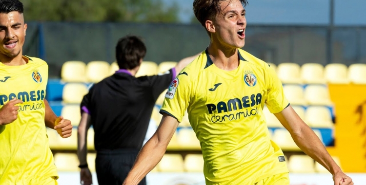 Carlo Adriano celebrant un gol amb la samarreta grogueta | Villarreal CF