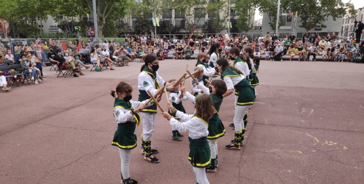 Els Bastoners de Sabadell en una actuació aquesta tarda | Pau Duran 