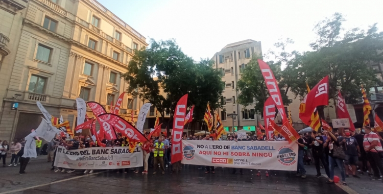 Treballadors del BS protestant a la plaça Sant Roc | Pere Gallifa