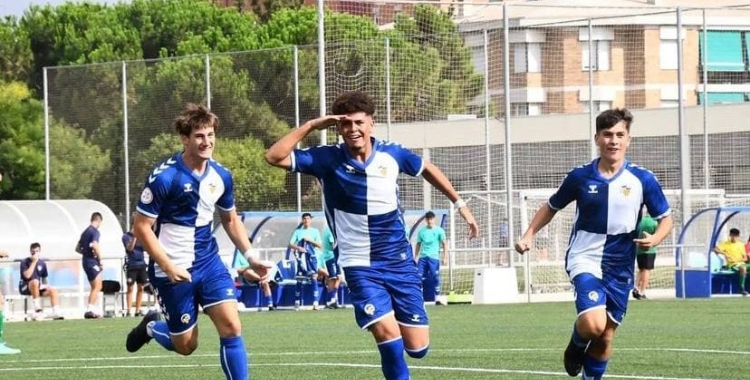 Jugadors del Juvenil A celebrant un gol a la primera jornada de lliga | Instagram