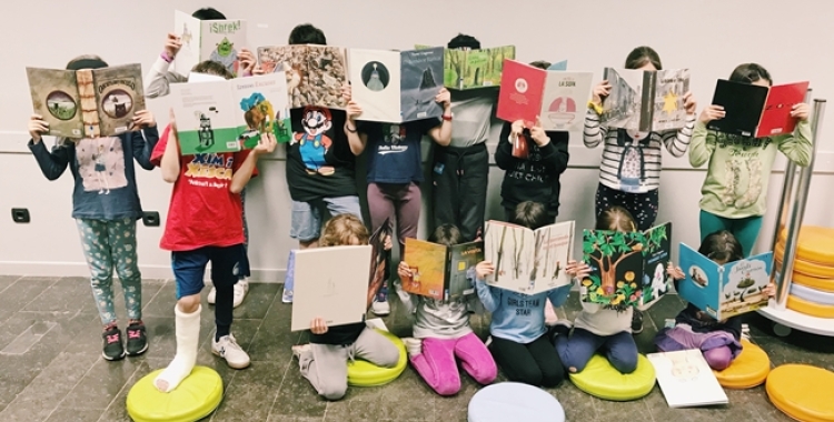 A cau d'orella:  7 clubs de lectura infantils i 4 juvenils per compartir el plaer pels llibres